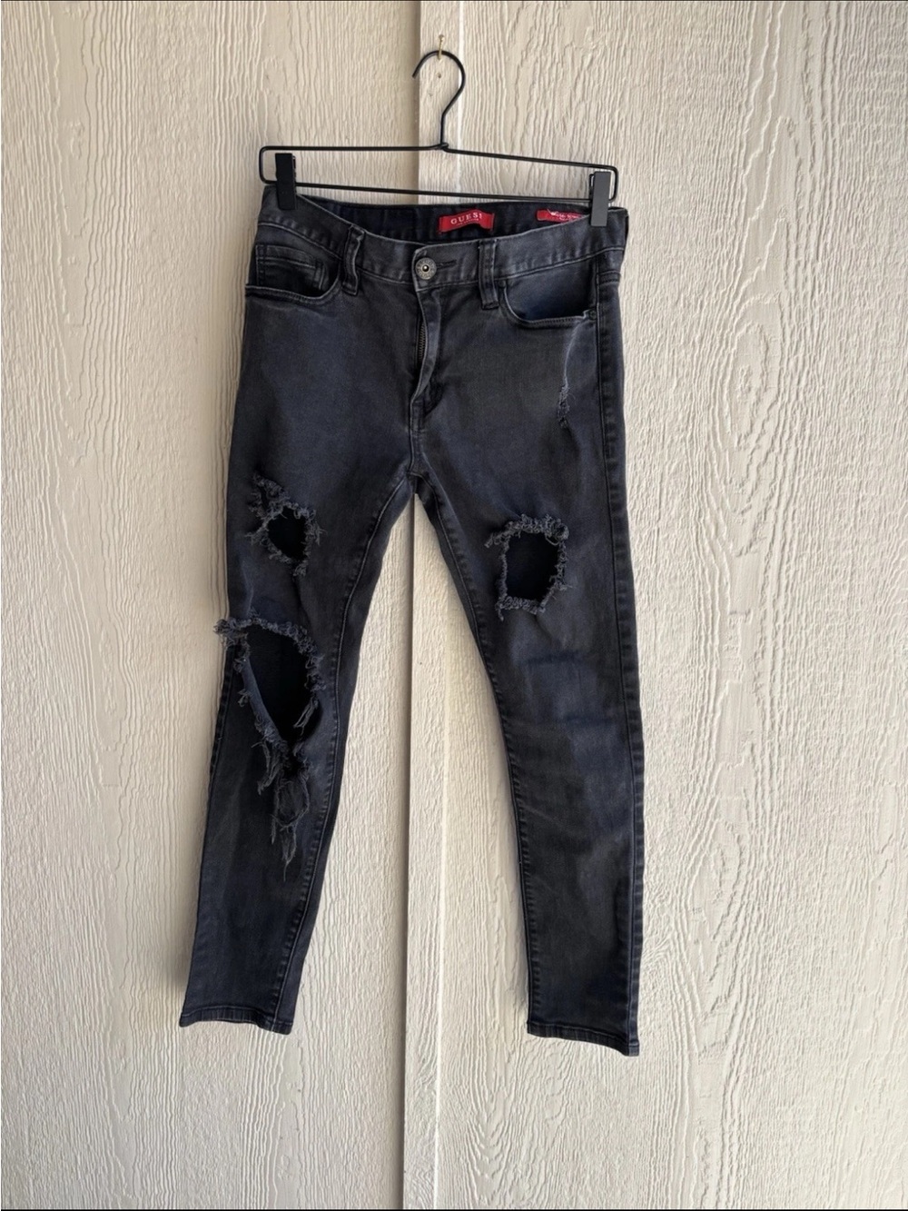 Guess women’s Black Distressed Skinny Jeans size 27